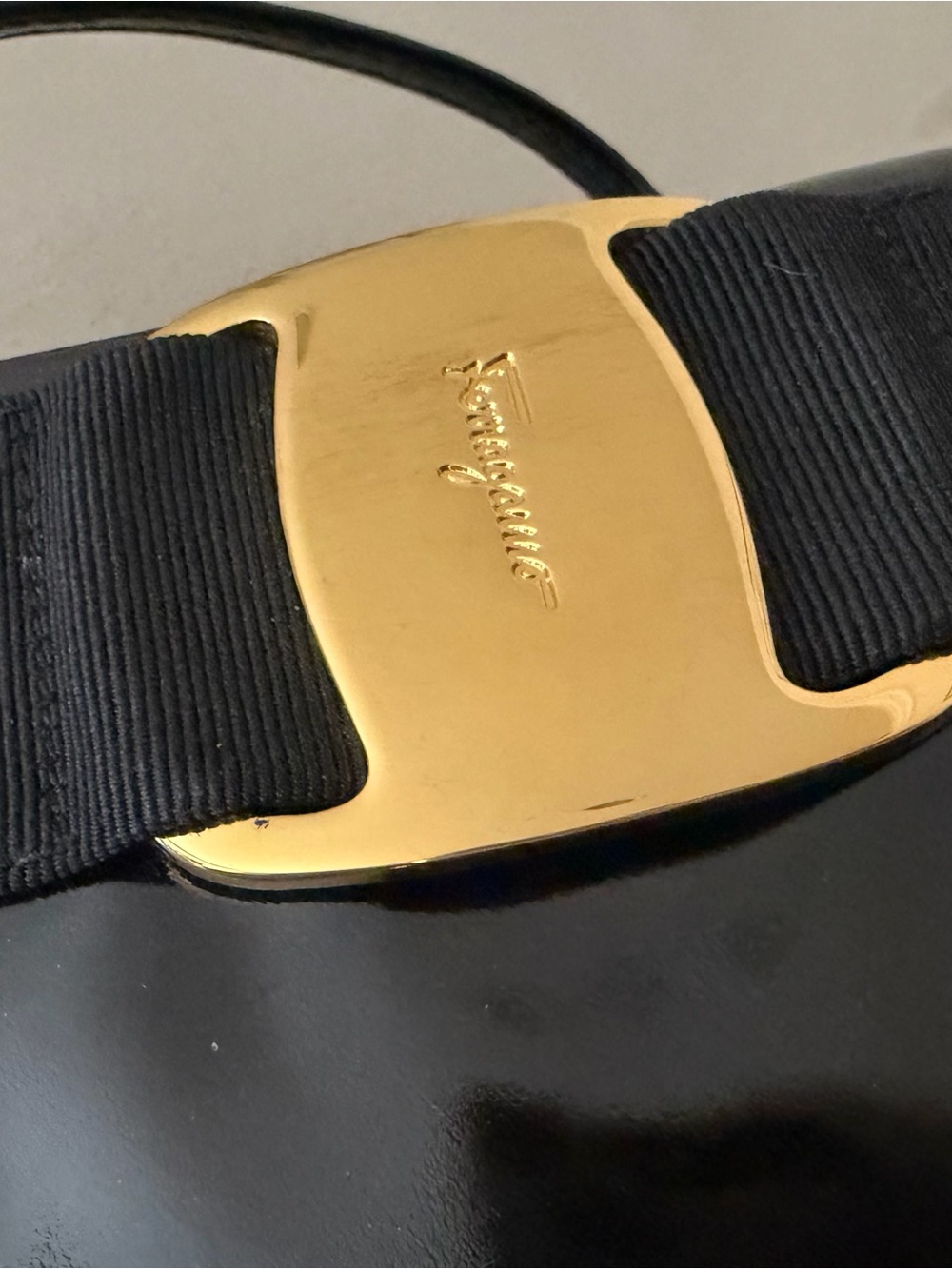 Authentic Salvatore Ferragamo Black Patent Vara Bow Wristlet Clutch GUC - Picture 13 of 14
